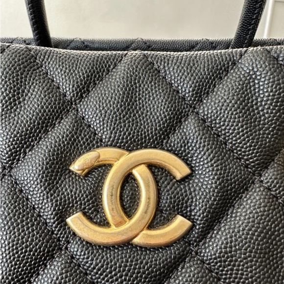 Chanel Coco Handle Shopping Tote Quilted - Picture 6 of 15